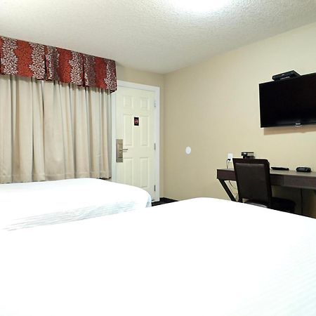 Royal Lodge Edmonton Exterior photo