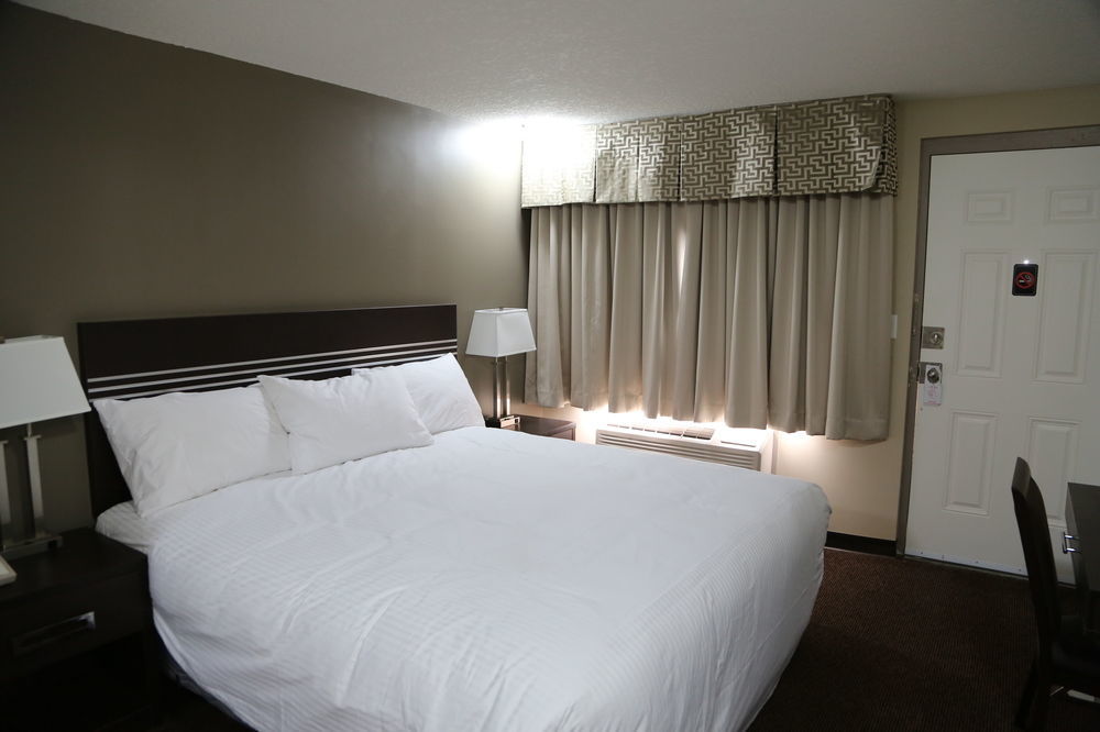 Royal Lodge Edmonton Exterior photo